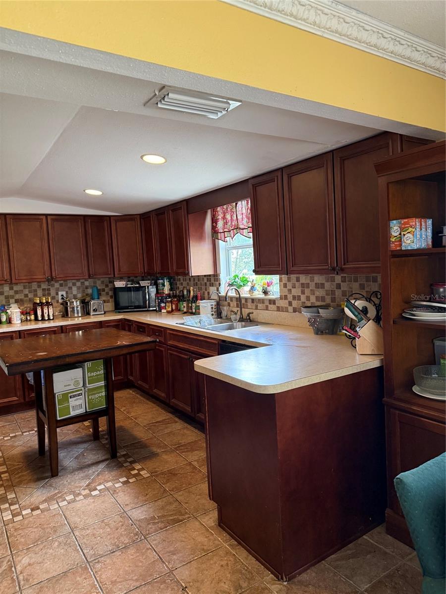 915 Hillside Ct S Property Photo 11