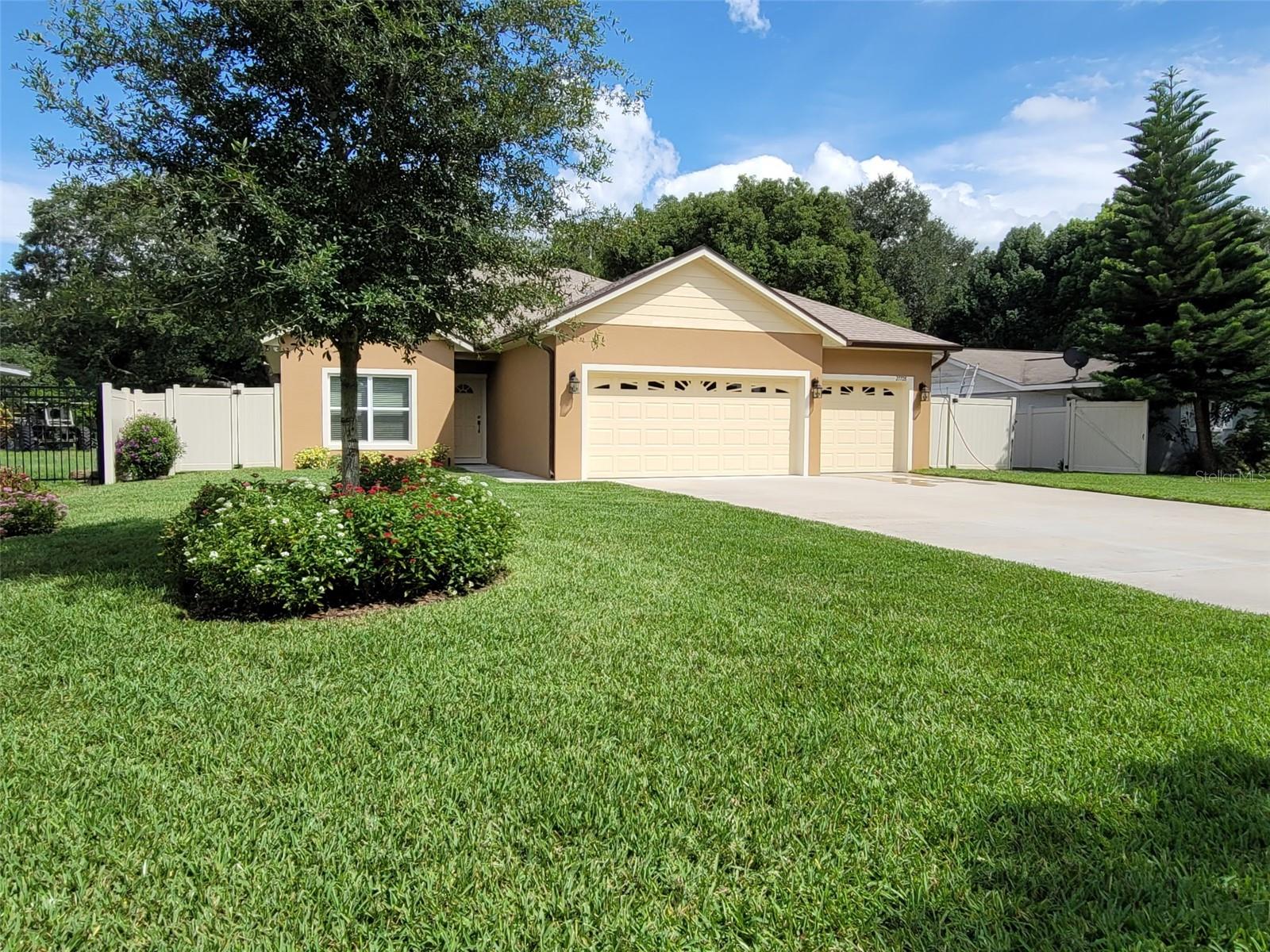 27728 Lisa Dr Property Photo 1