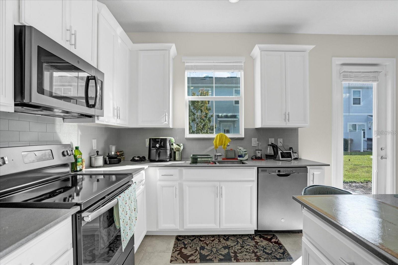 2909 Theme St Property Photo 3