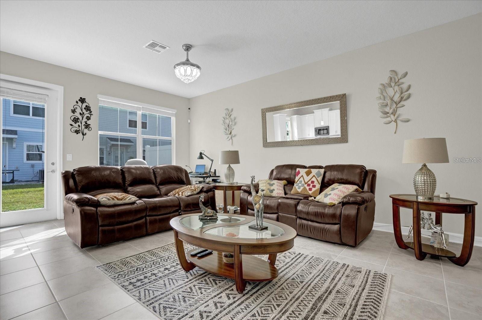 2909 Theme St Property Photo 6