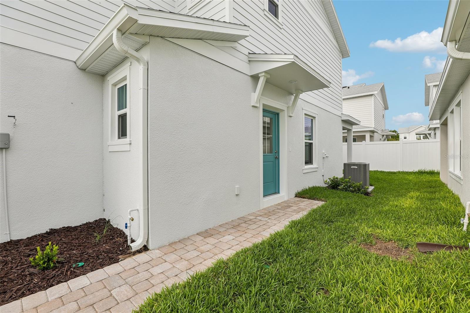 2704 Meadow Crest Dr Property Photo 4