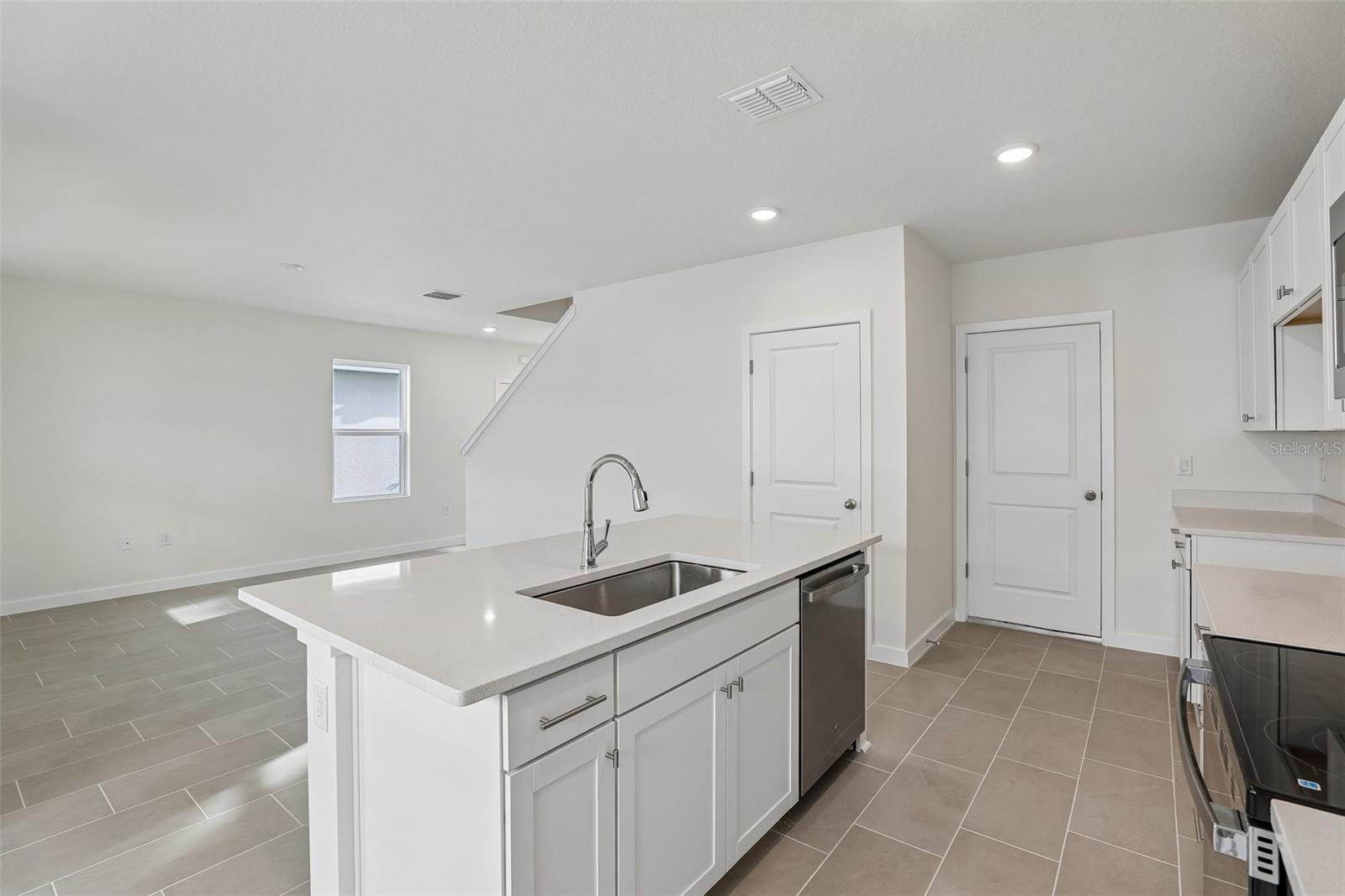 2704 Meadow Crest Dr Property Photo 8