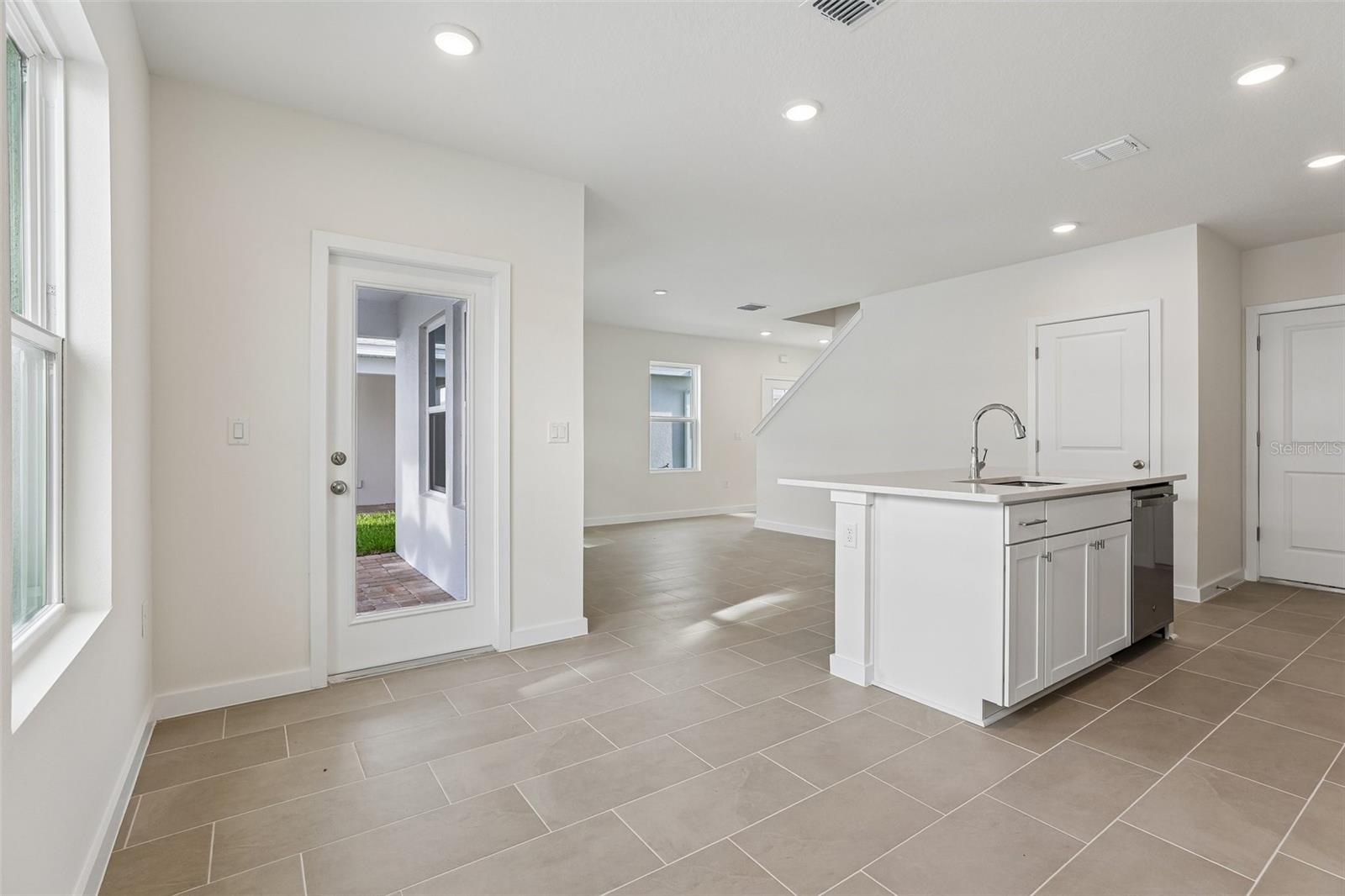 2704 Meadow Crest Dr Property Photo 11