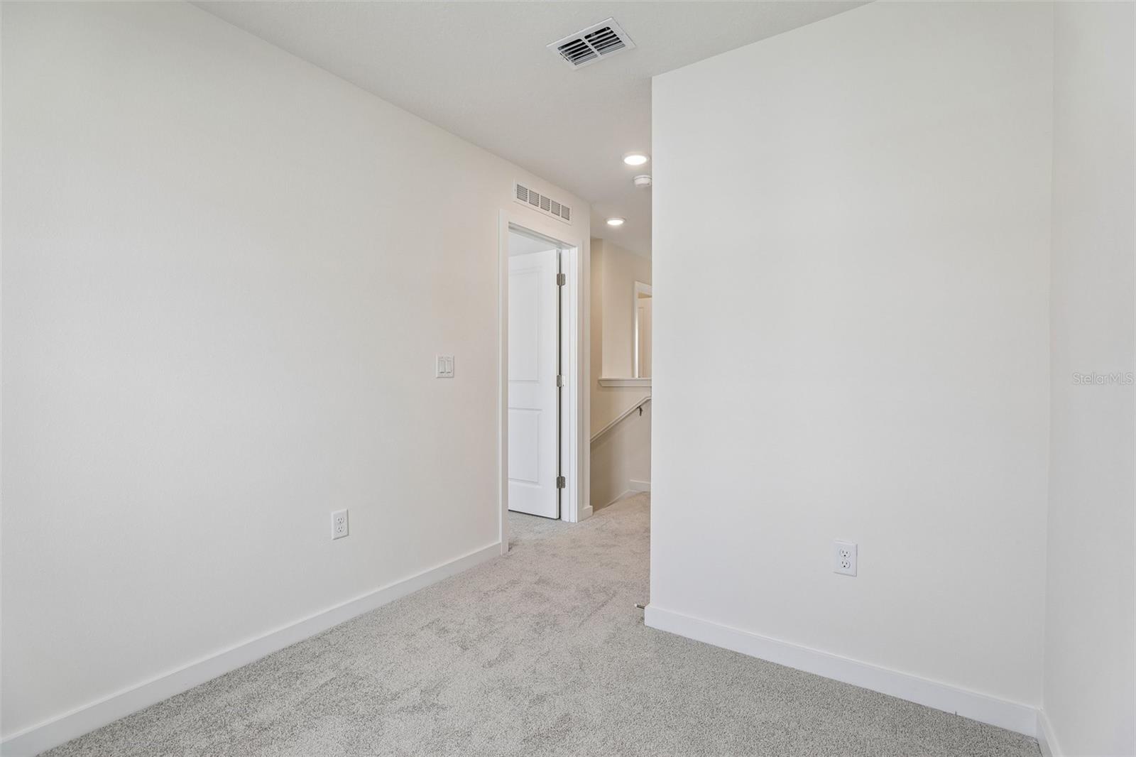 2704 Meadow Crest Dr Property Photo 16