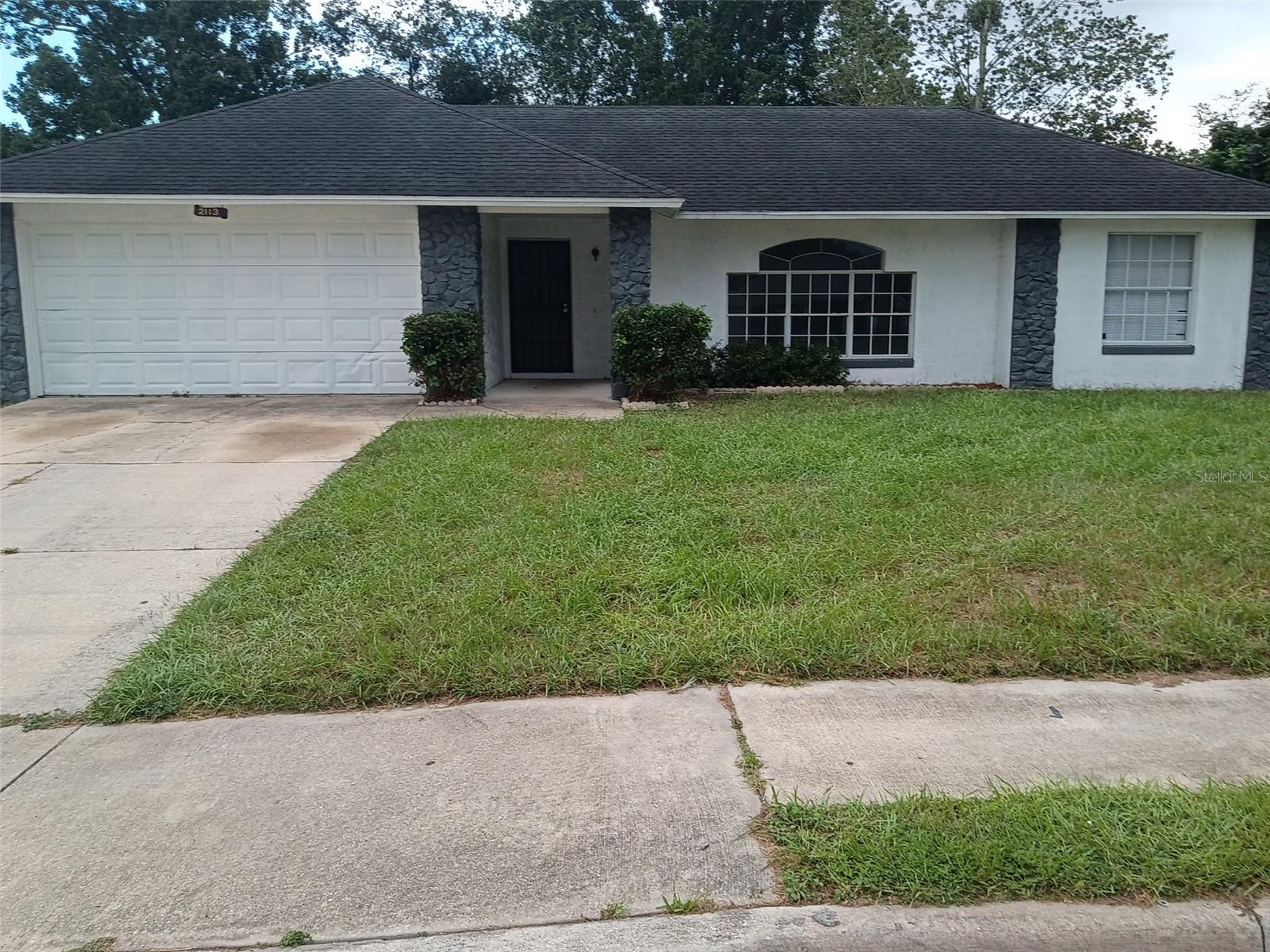 2113 N NORMANDY BLVD Property Photo 1