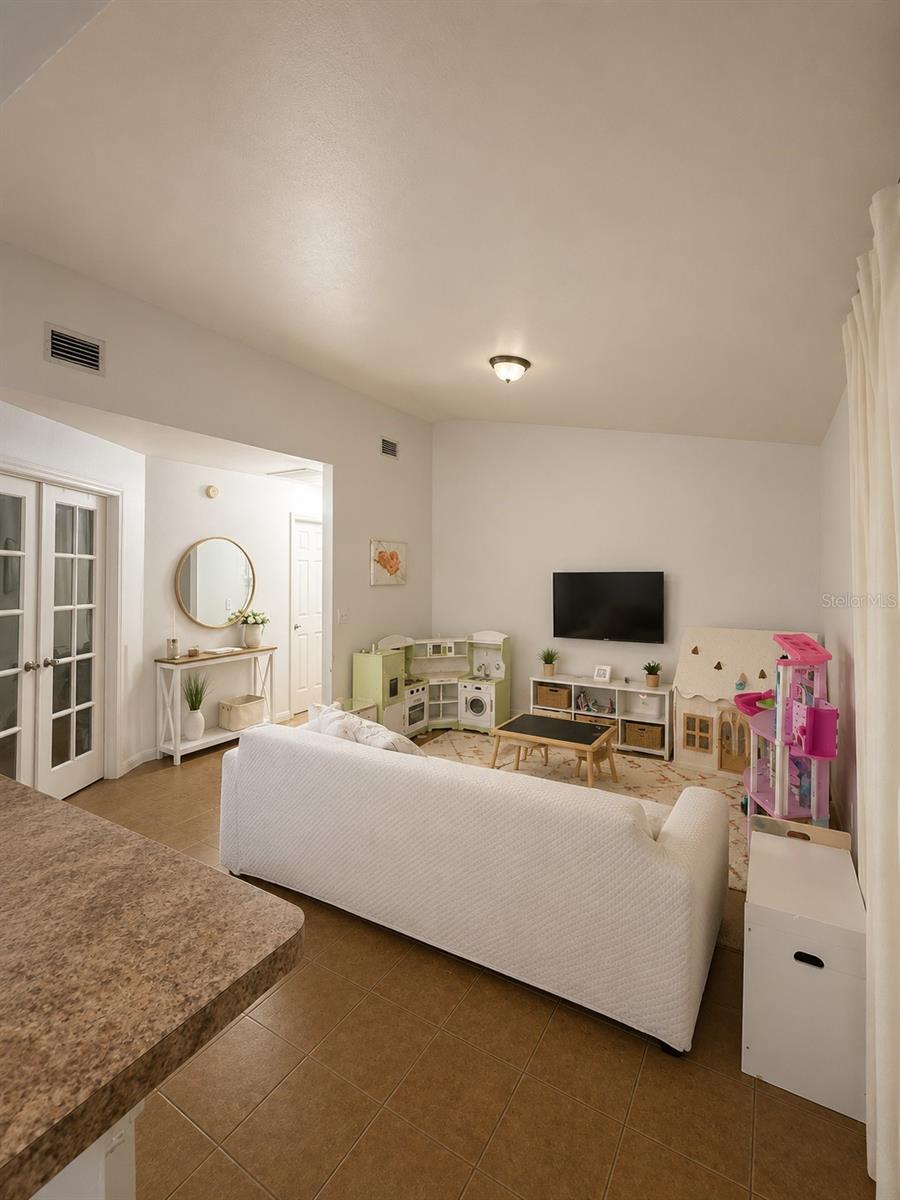 2113 N Normandy Blvd Property Photo 6