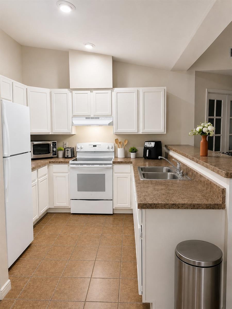 2113 N Normandy Blvd Property Photo 8