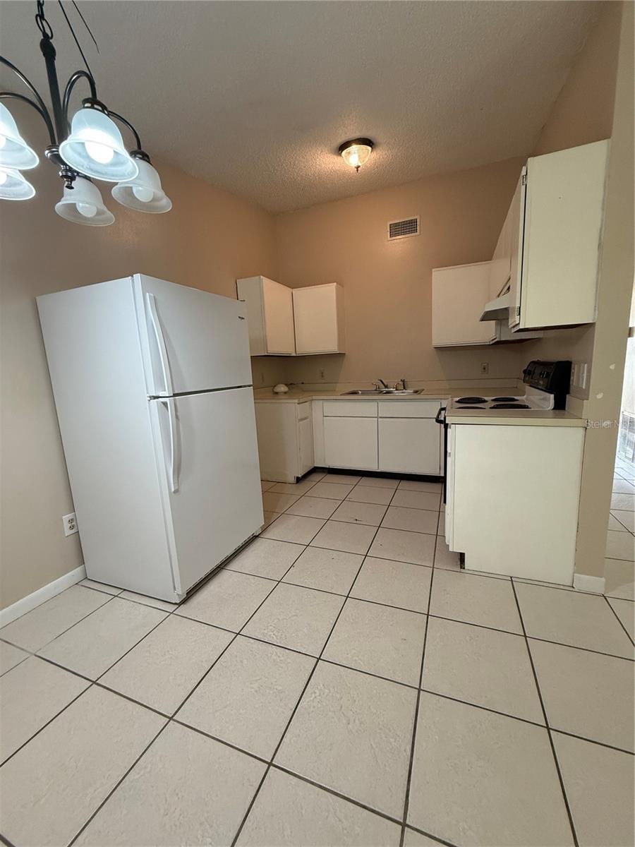 1619 S High St Property Photo 3