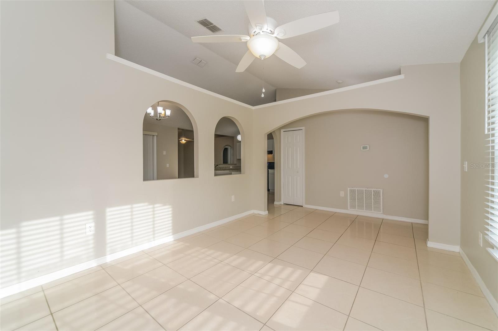 611 Basingstoke Ct Property Photo 4