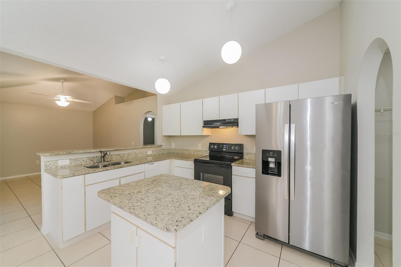 611 Basingstoke Ct Property Photo 8
