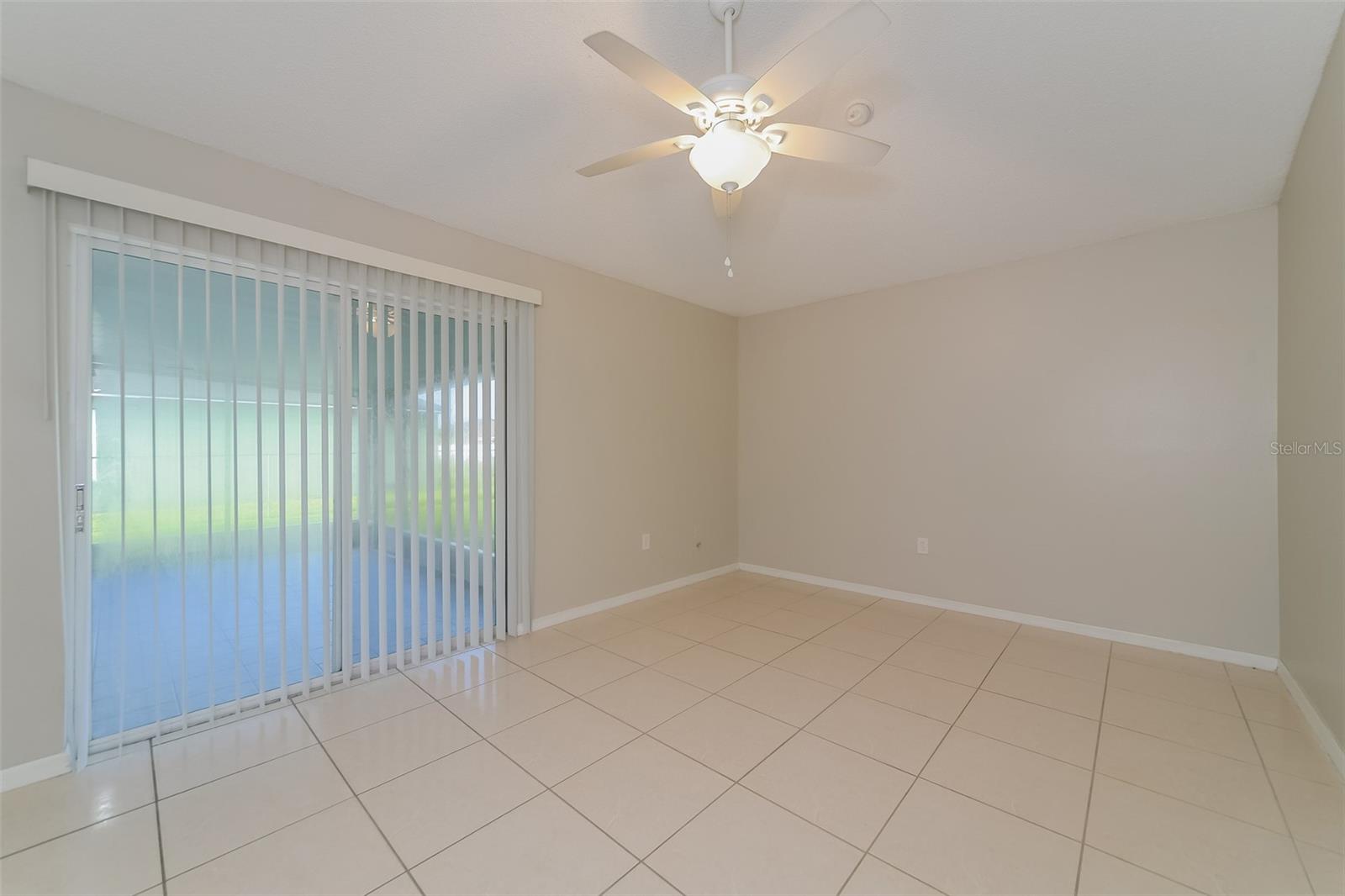 611 Basingstoke Ct Property Photo 10
