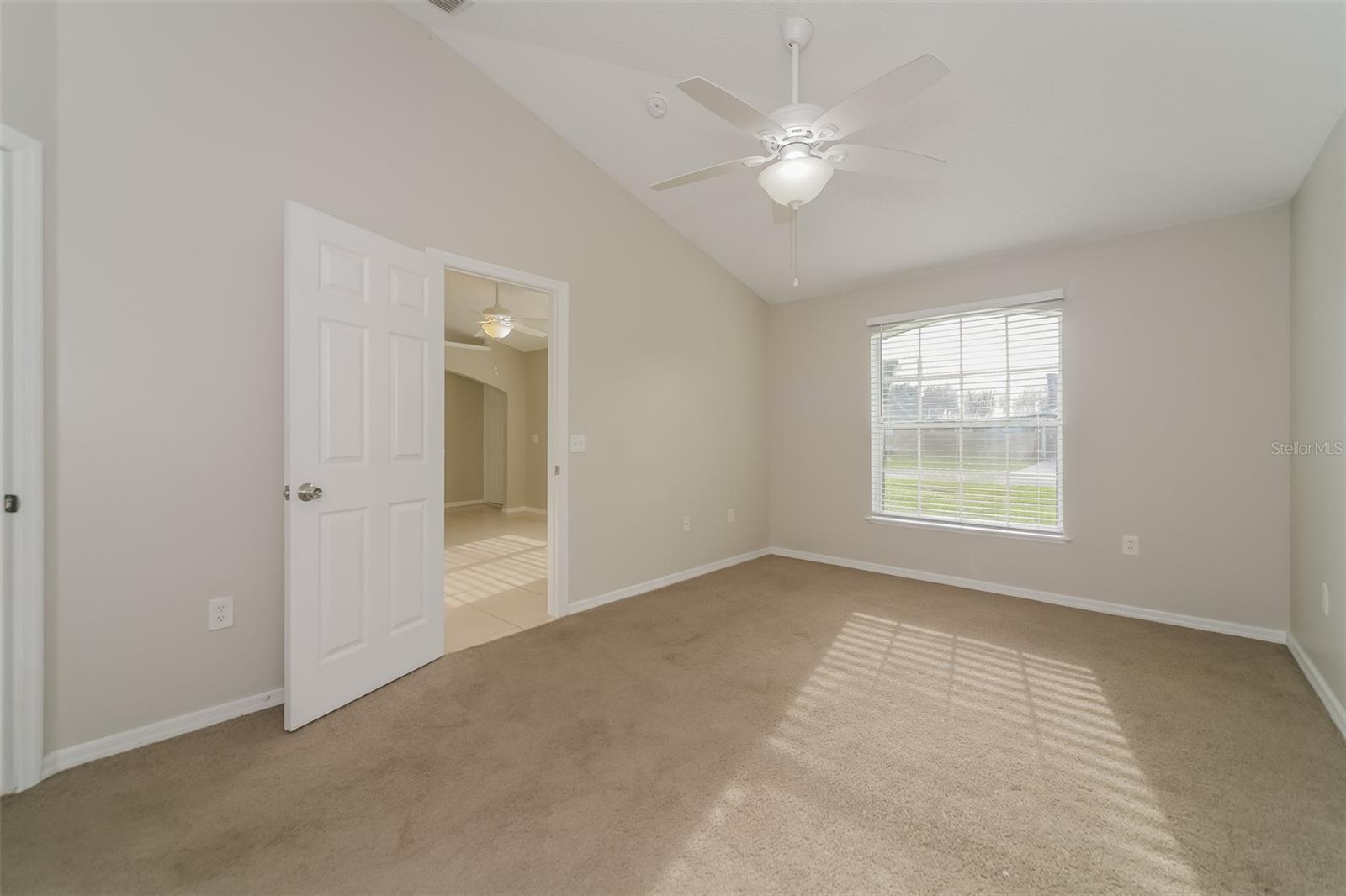 611 Basingstoke Ct Property Photo 12