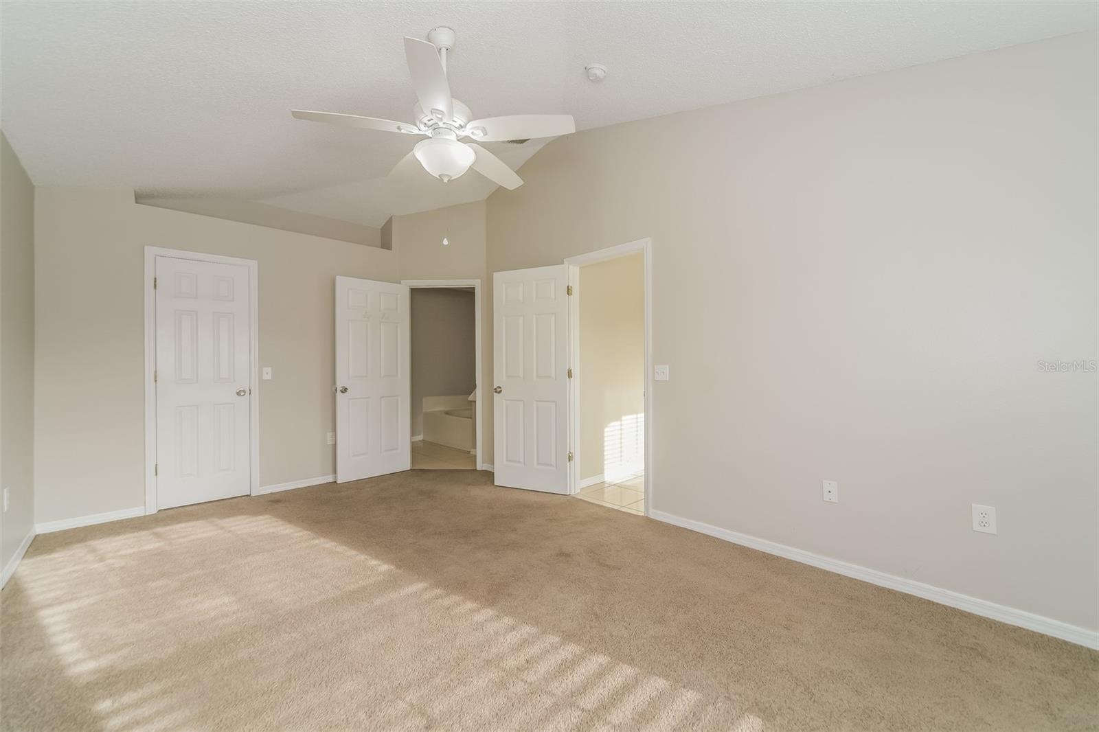 611 Basingstoke Ct Property Photo 13