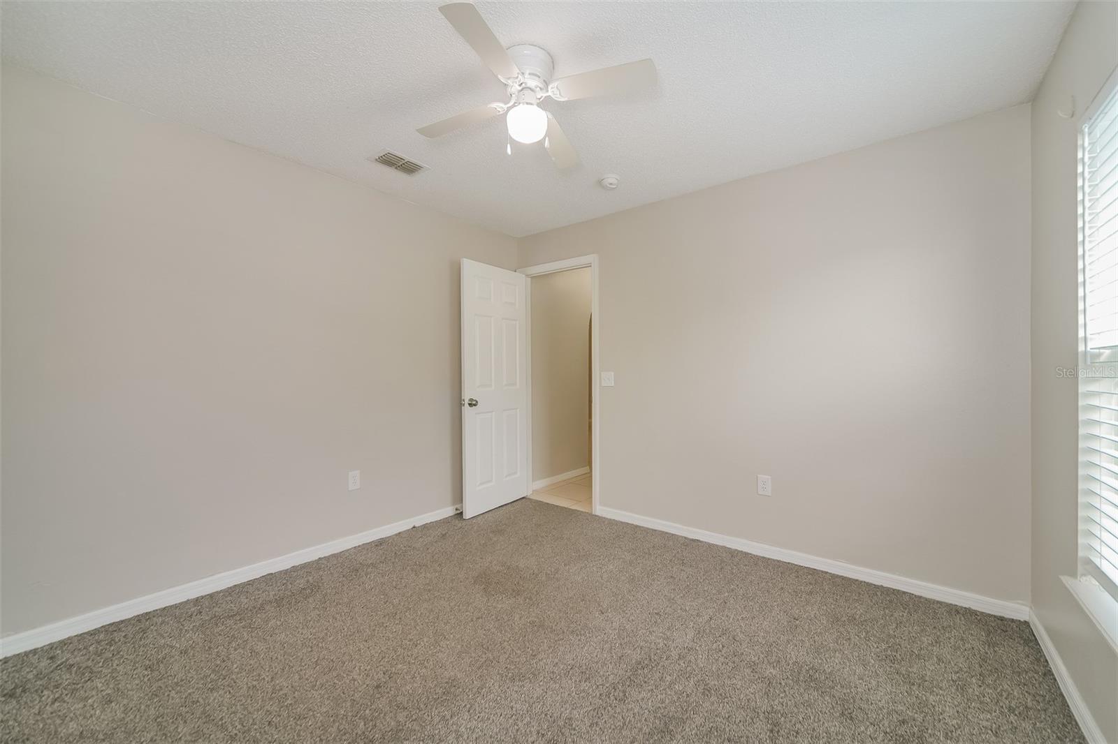 611 Basingstoke Ct Property Photo 17