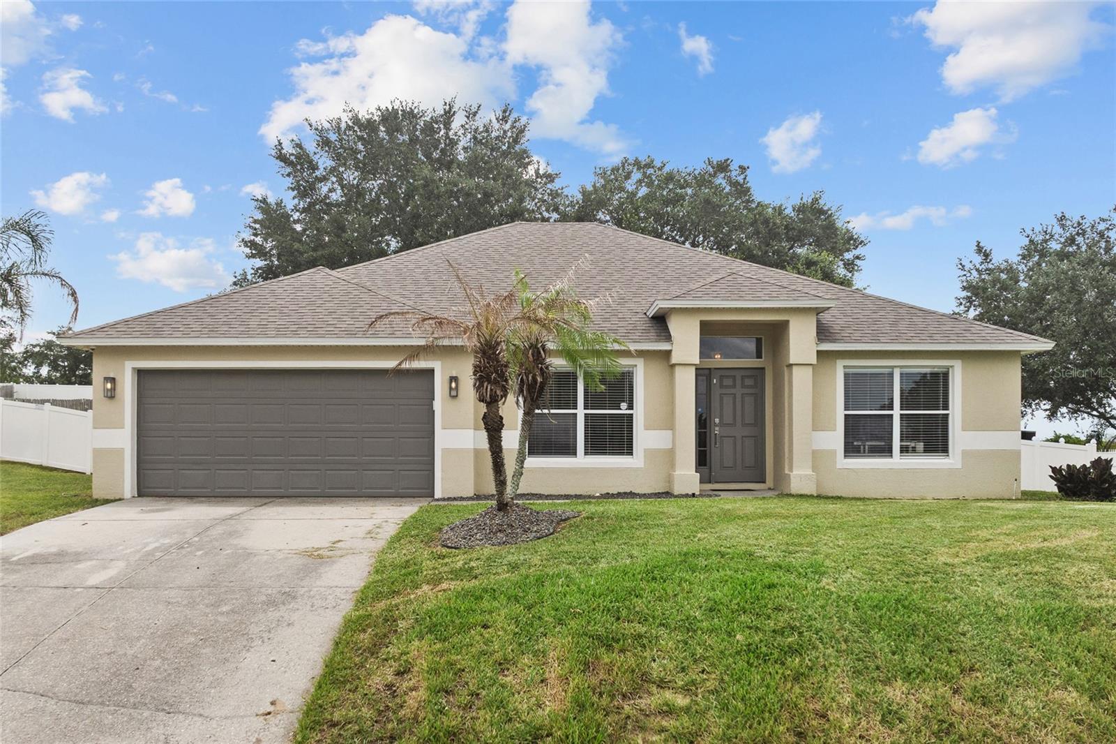 1128 Lakeview Oaks Dr Property Photo 1