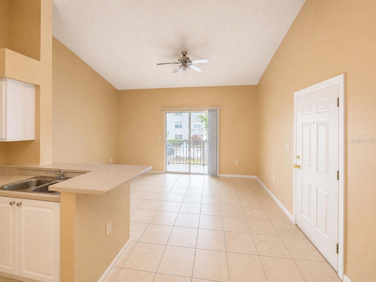 1218 Bermuda Lakes Ln #201 Property Photo 4