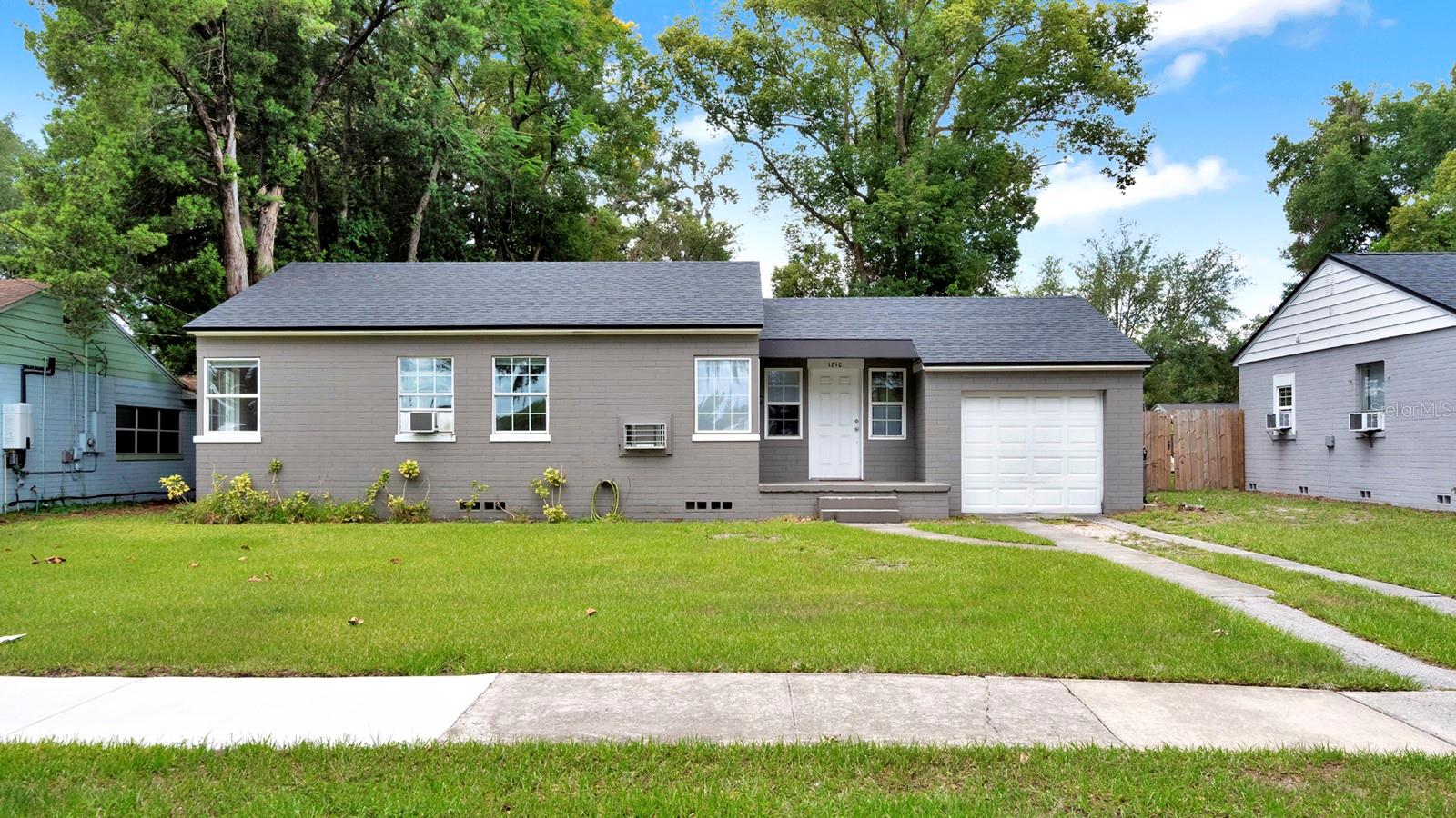1810 HILLCREST ST Property Photo 1