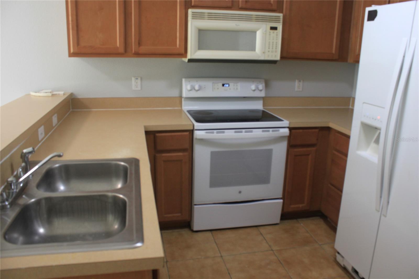 669 Cresting Oak Cir #30 Property Photo 2