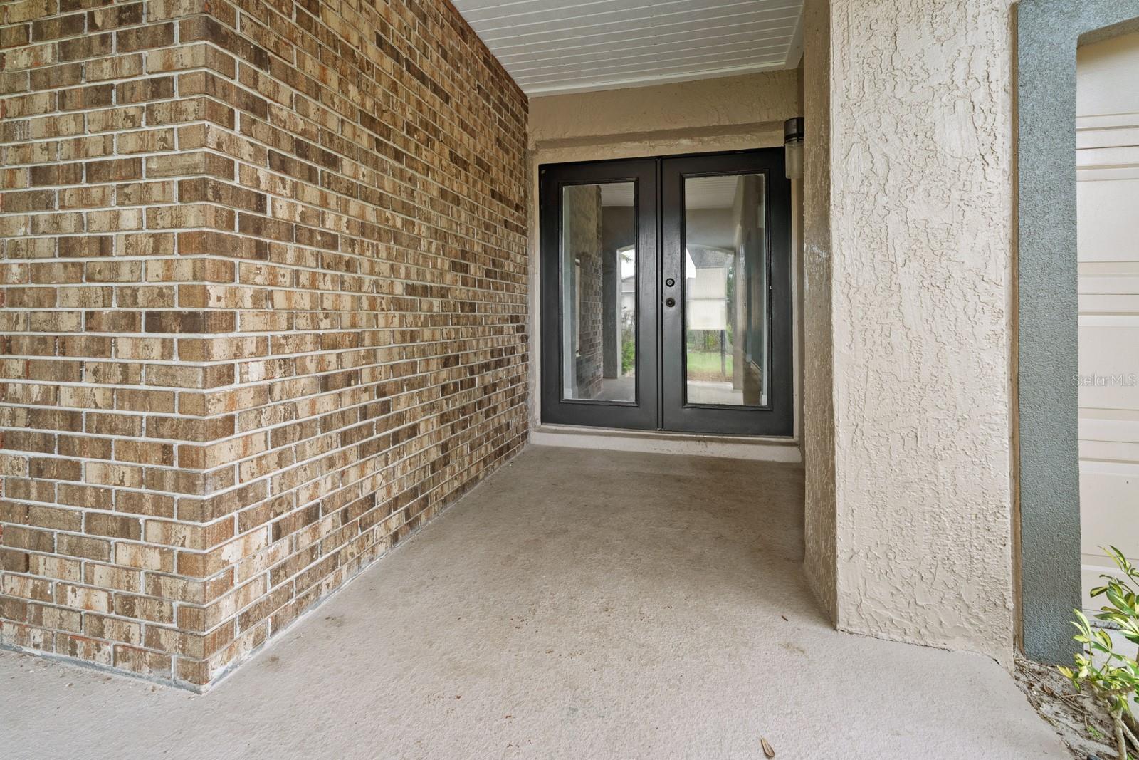 7437 Pinemount Dr Property Photo 2