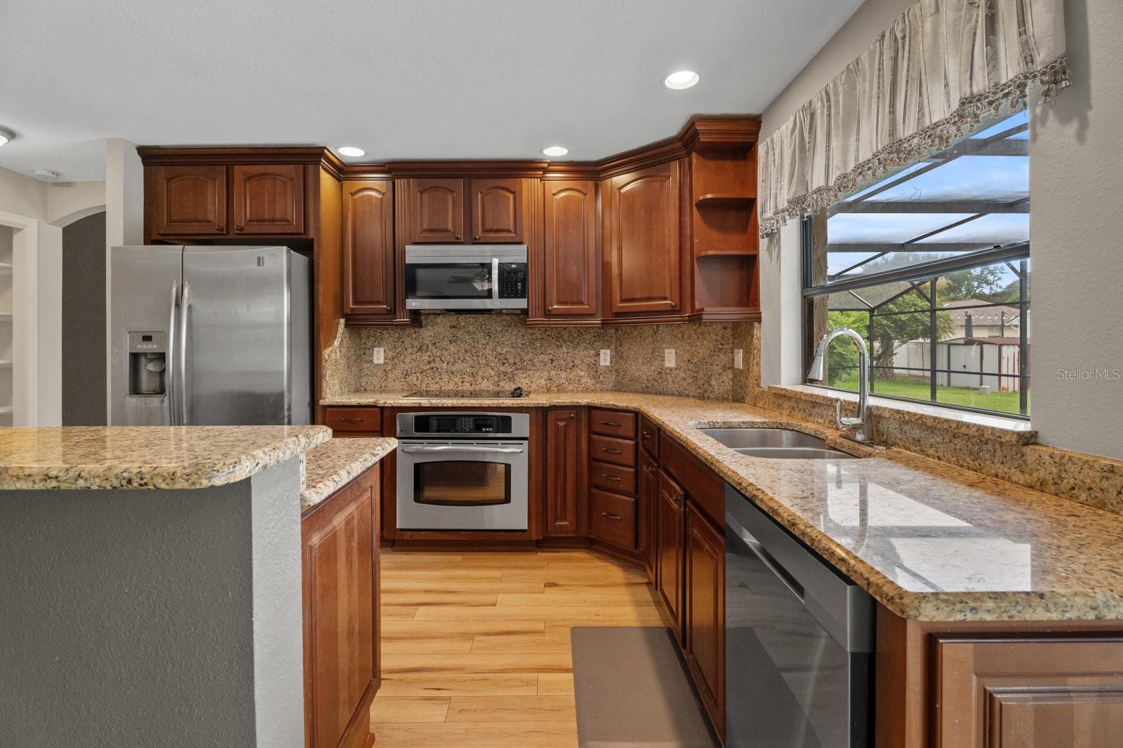 7437 Pinemount Dr Property Photo 4