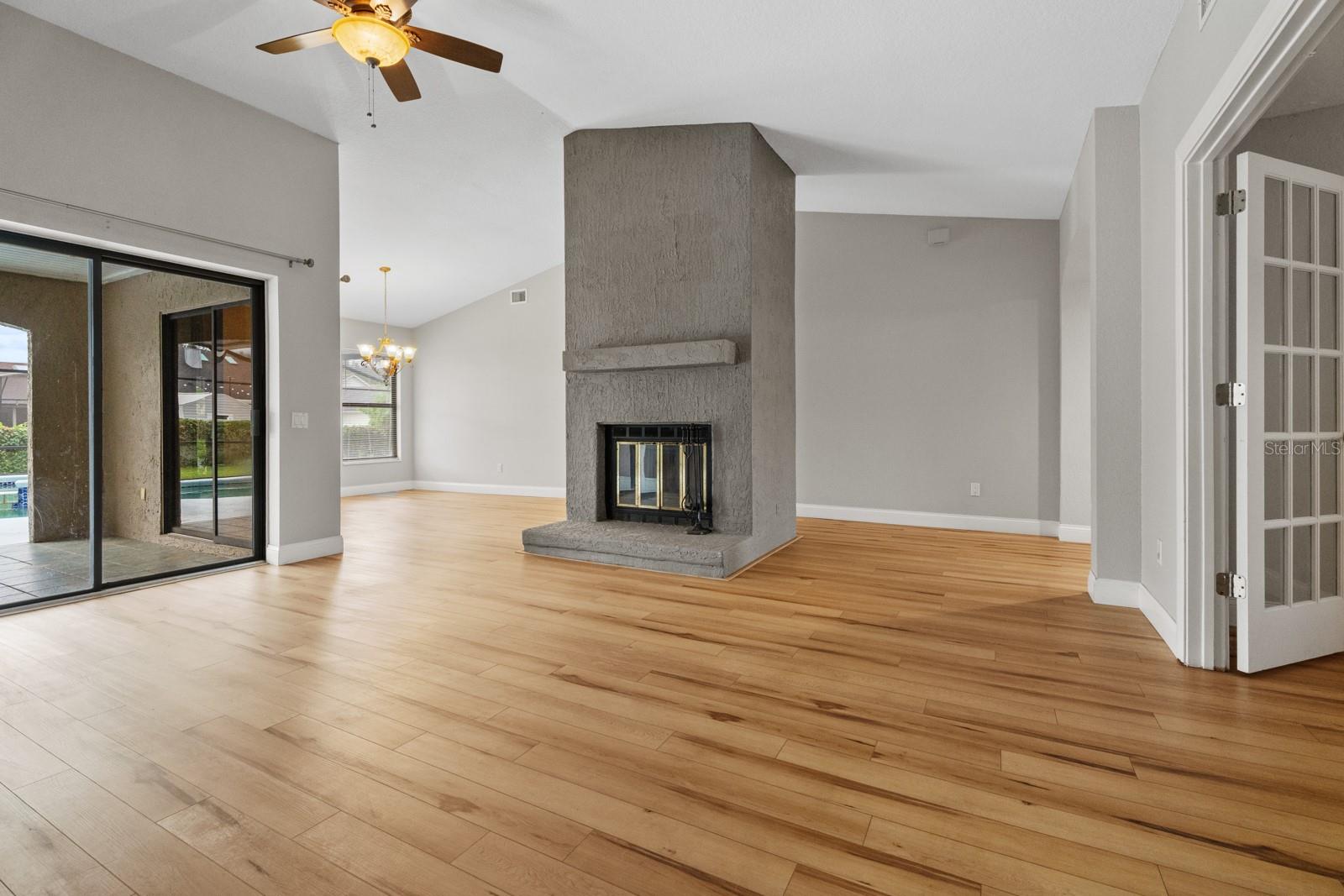 7437 Pinemount Dr Property Photo 28