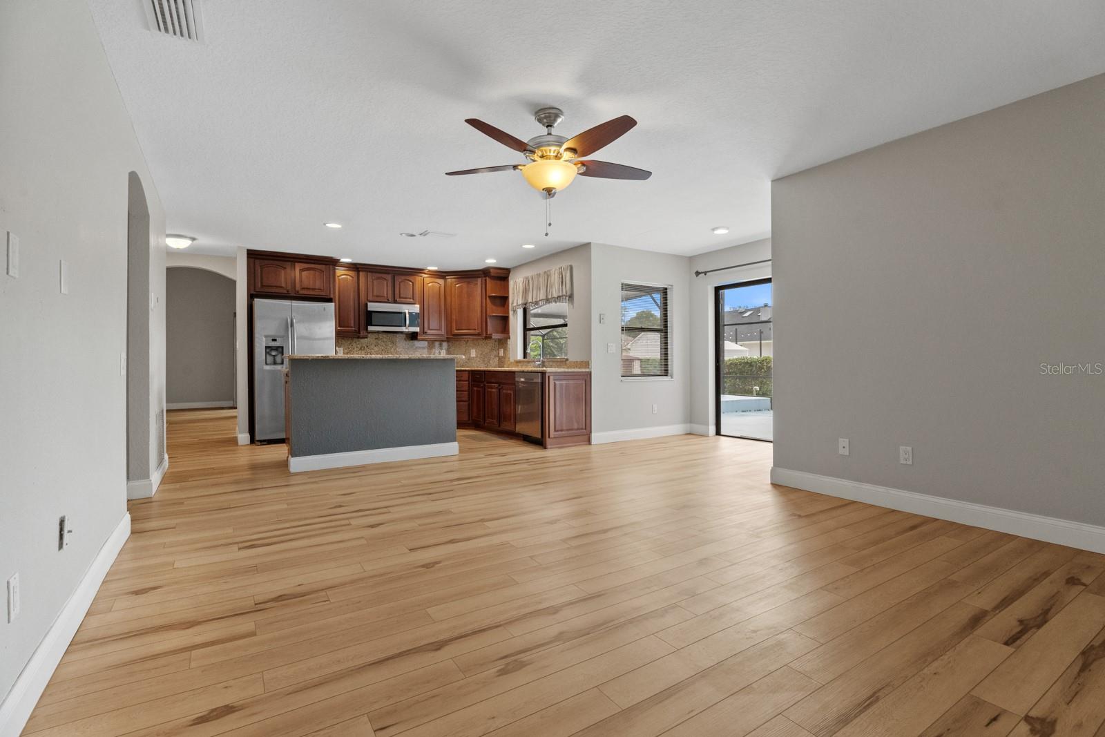 7437 Pinemount Dr Property Photo 33