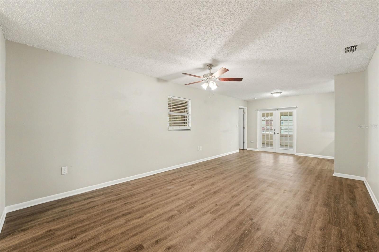 2047 Somerville Dr N Property Photo 3