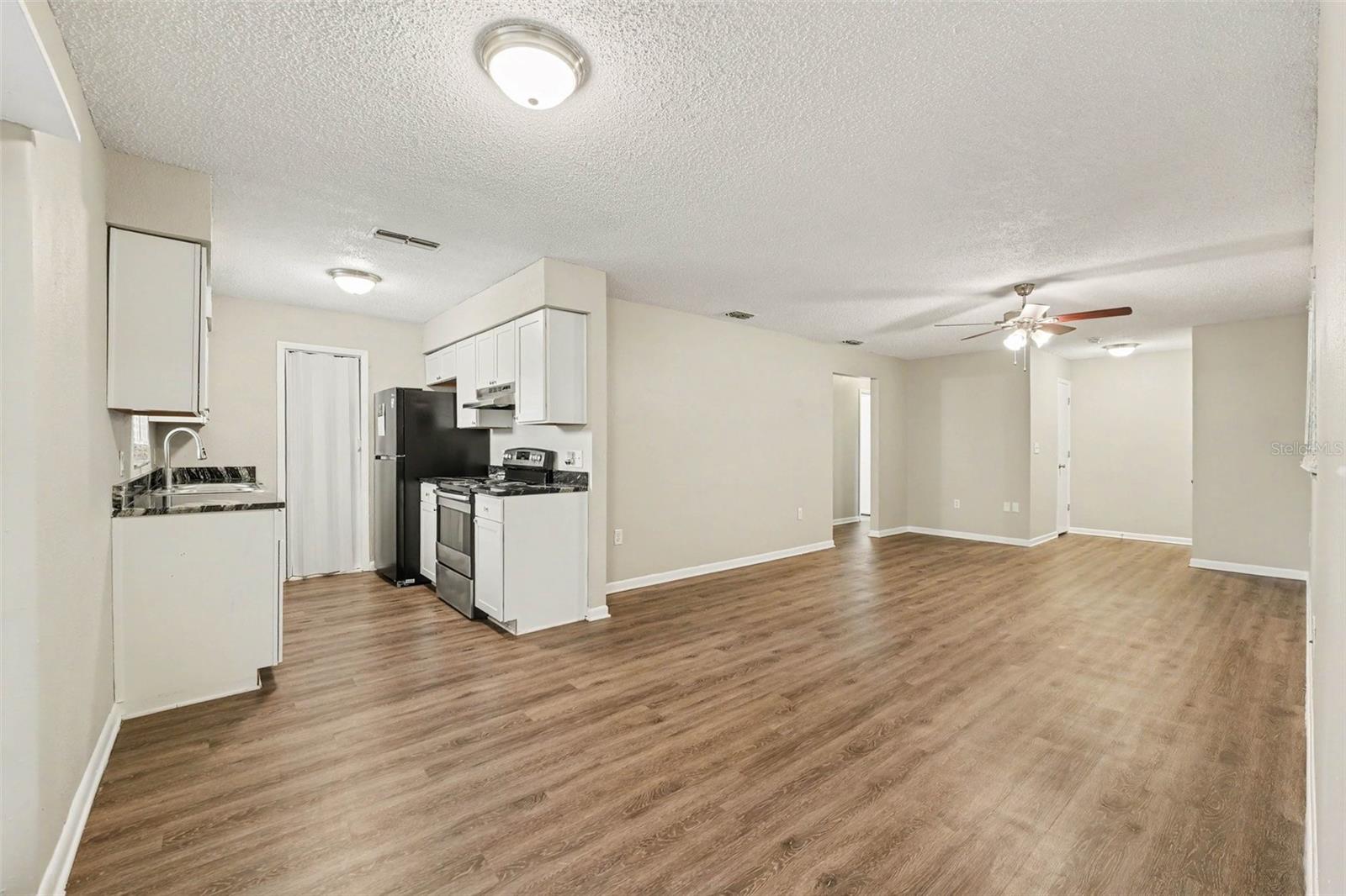 2047 Somerville Dr N Property Photo 4