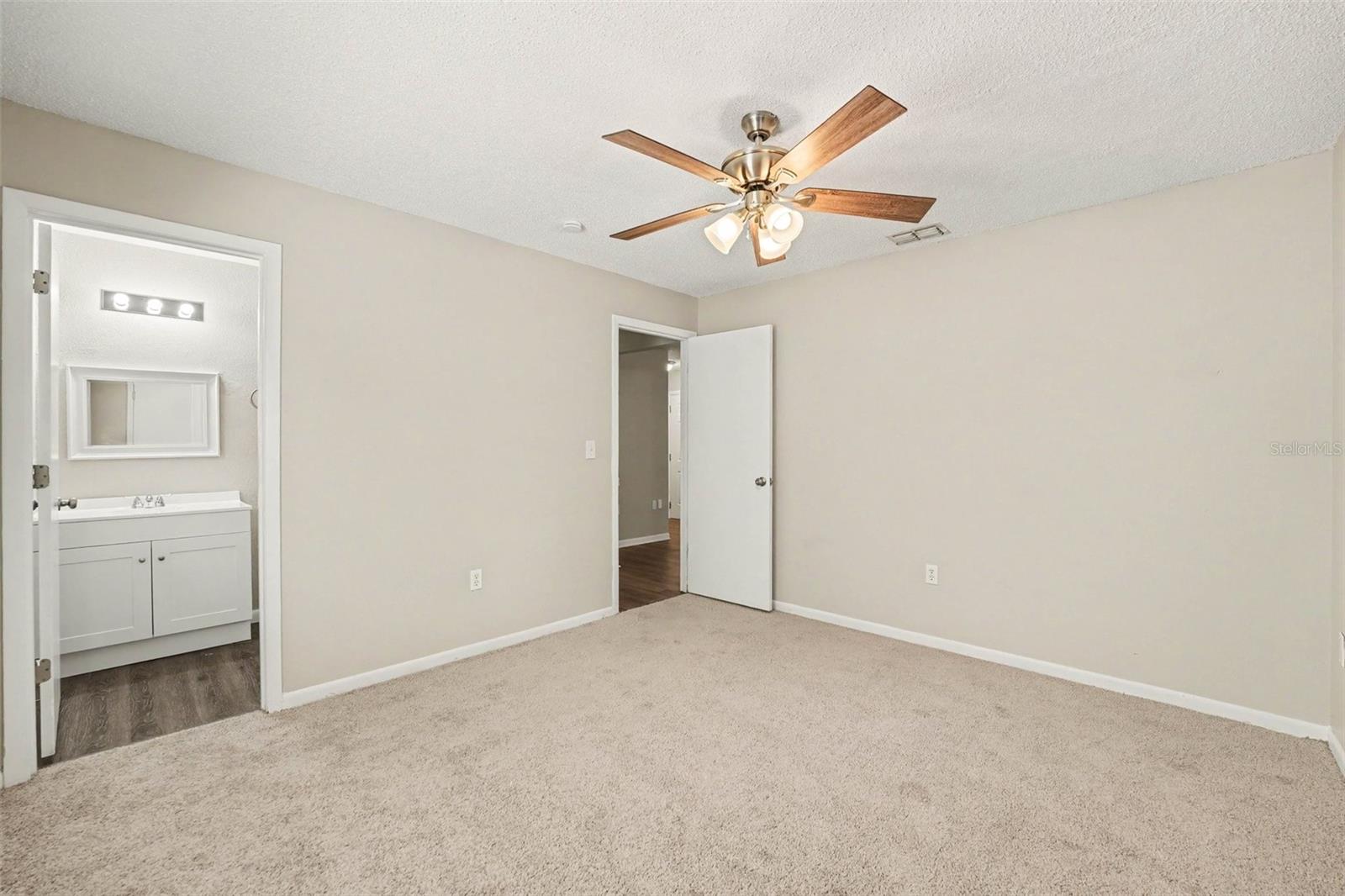 2047 Somerville Dr N Property Photo 7
