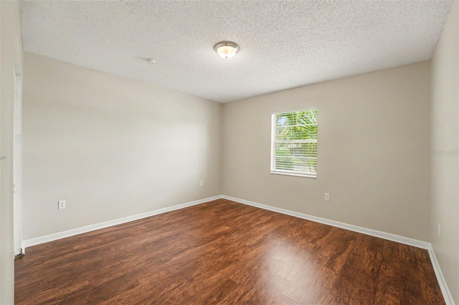 2047 Somerville Dr N Property Photo 8