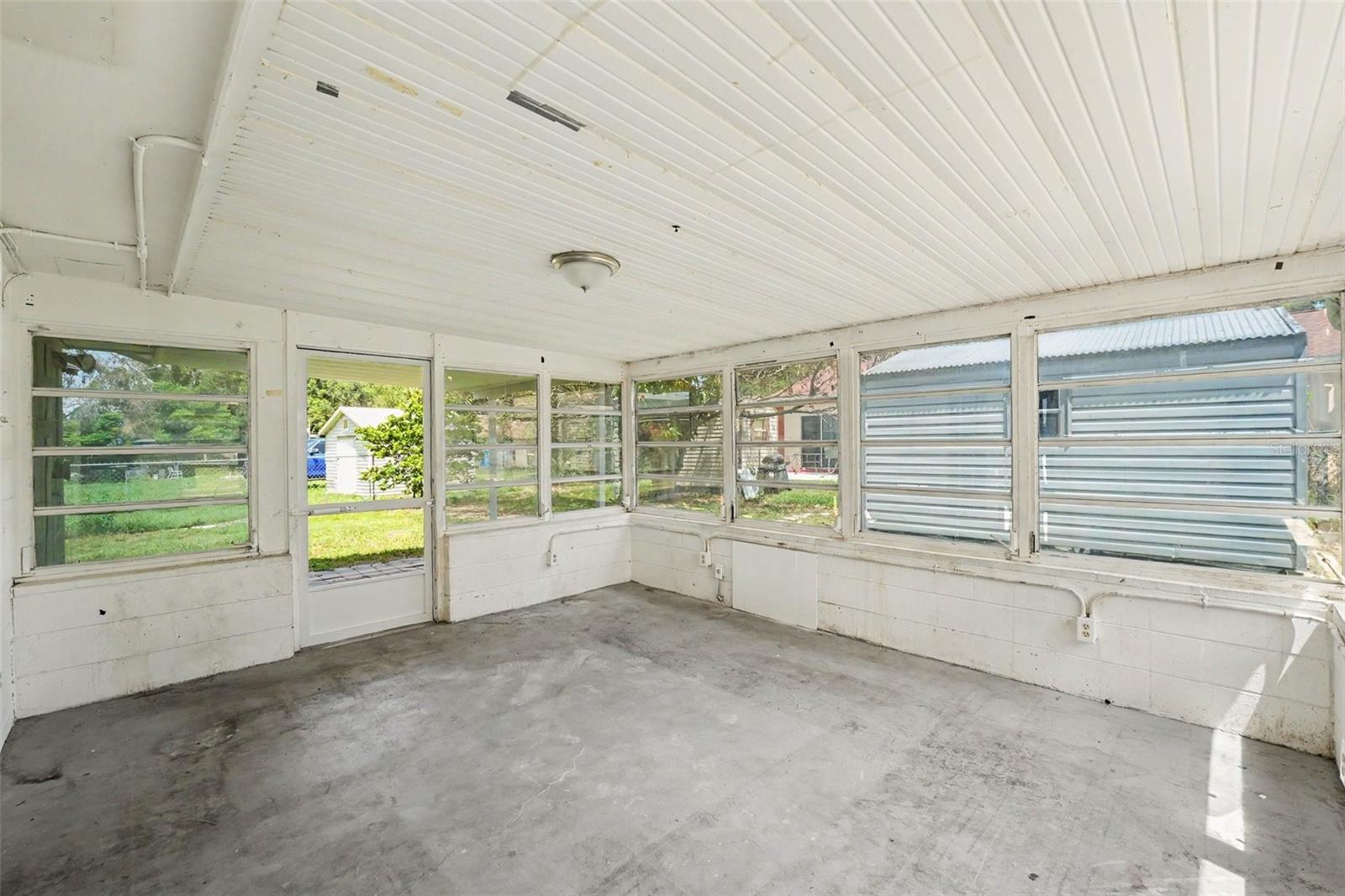 2047 Somerville Dr N Property Photo 13