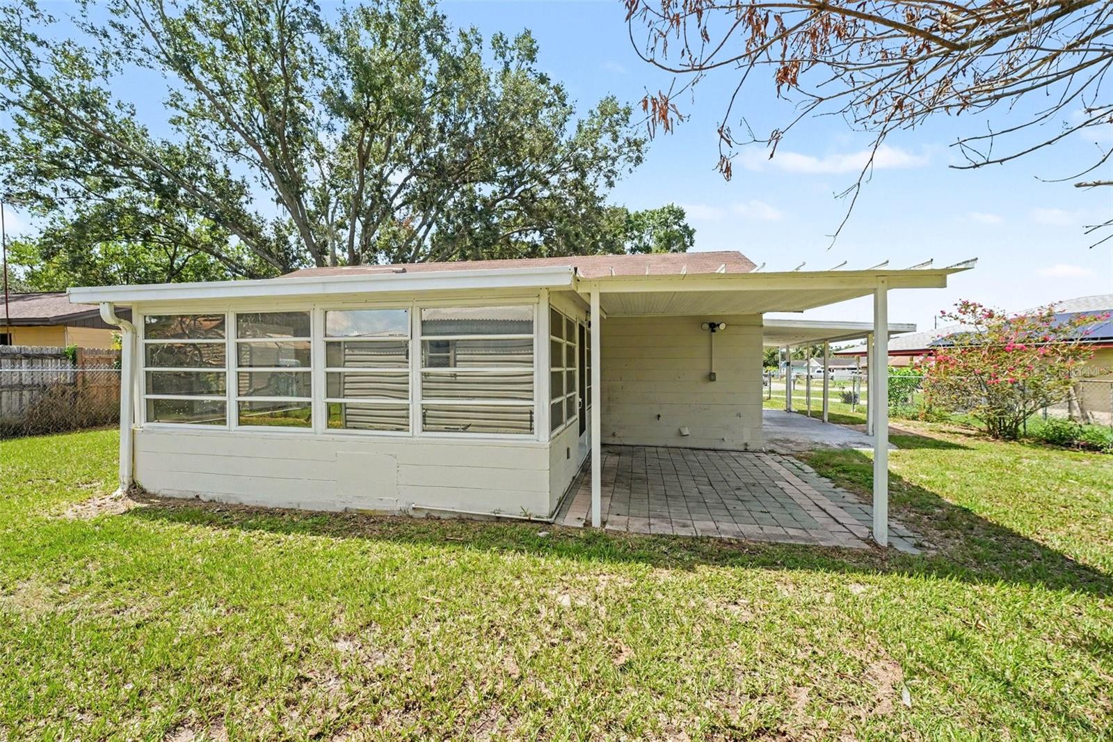 2047 Somerville Dr N Property Photo 14
