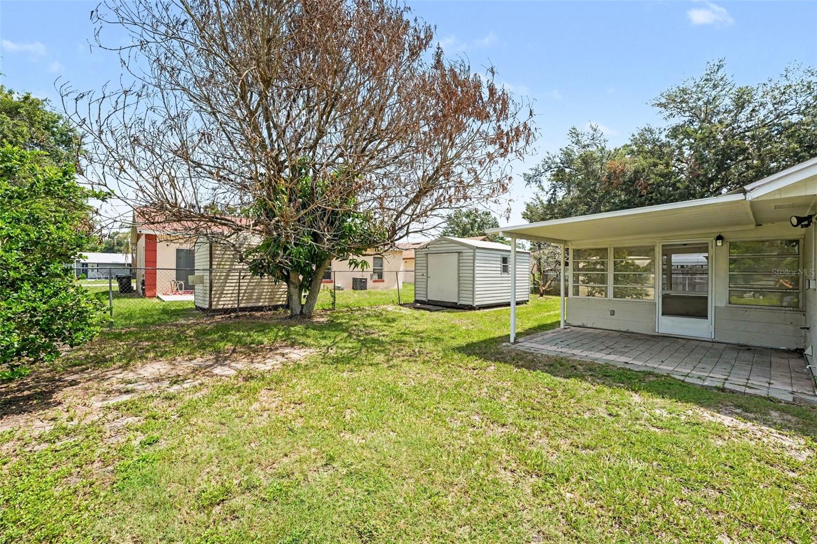 2047 Somerville Dr N Property Photo 15