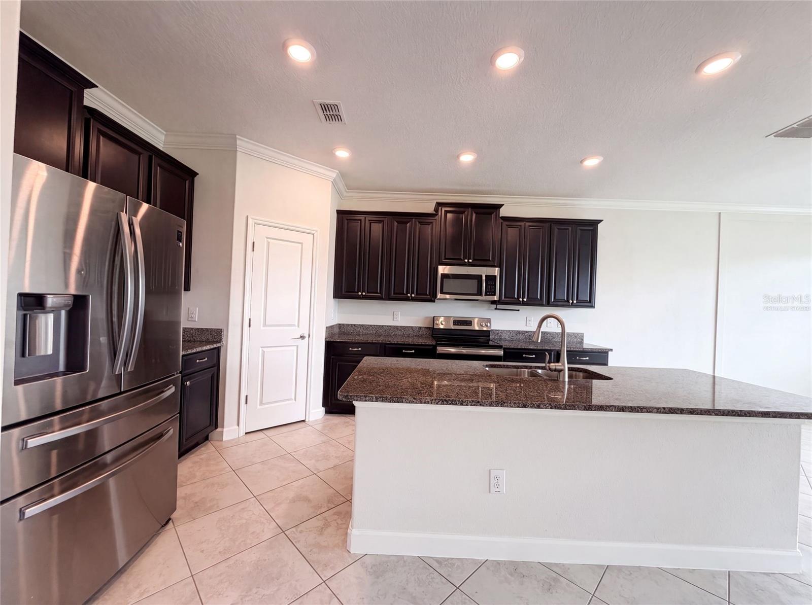 9709 Ivory Dr Property Photo 2