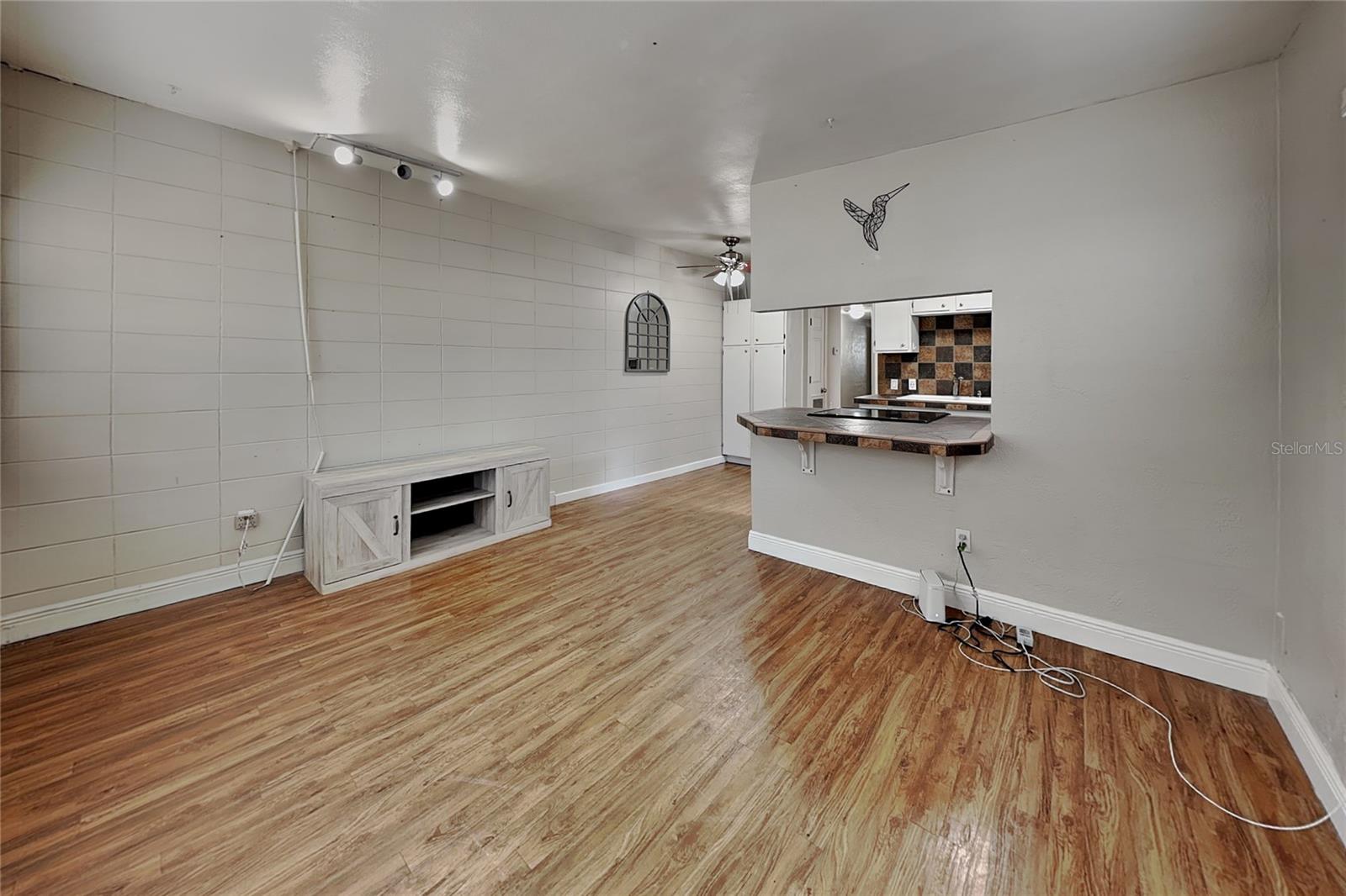 313 S Lawsona Blvd Property Photo 2