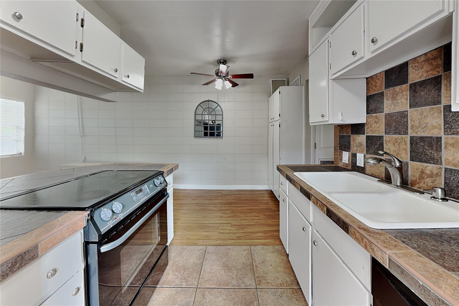 313 S Lawsona Blvd Property Photo 5