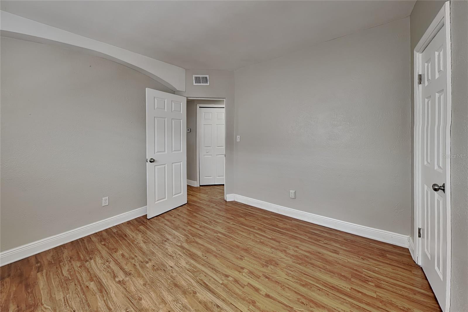 313 S Lawsona Blvd Property Photo 7