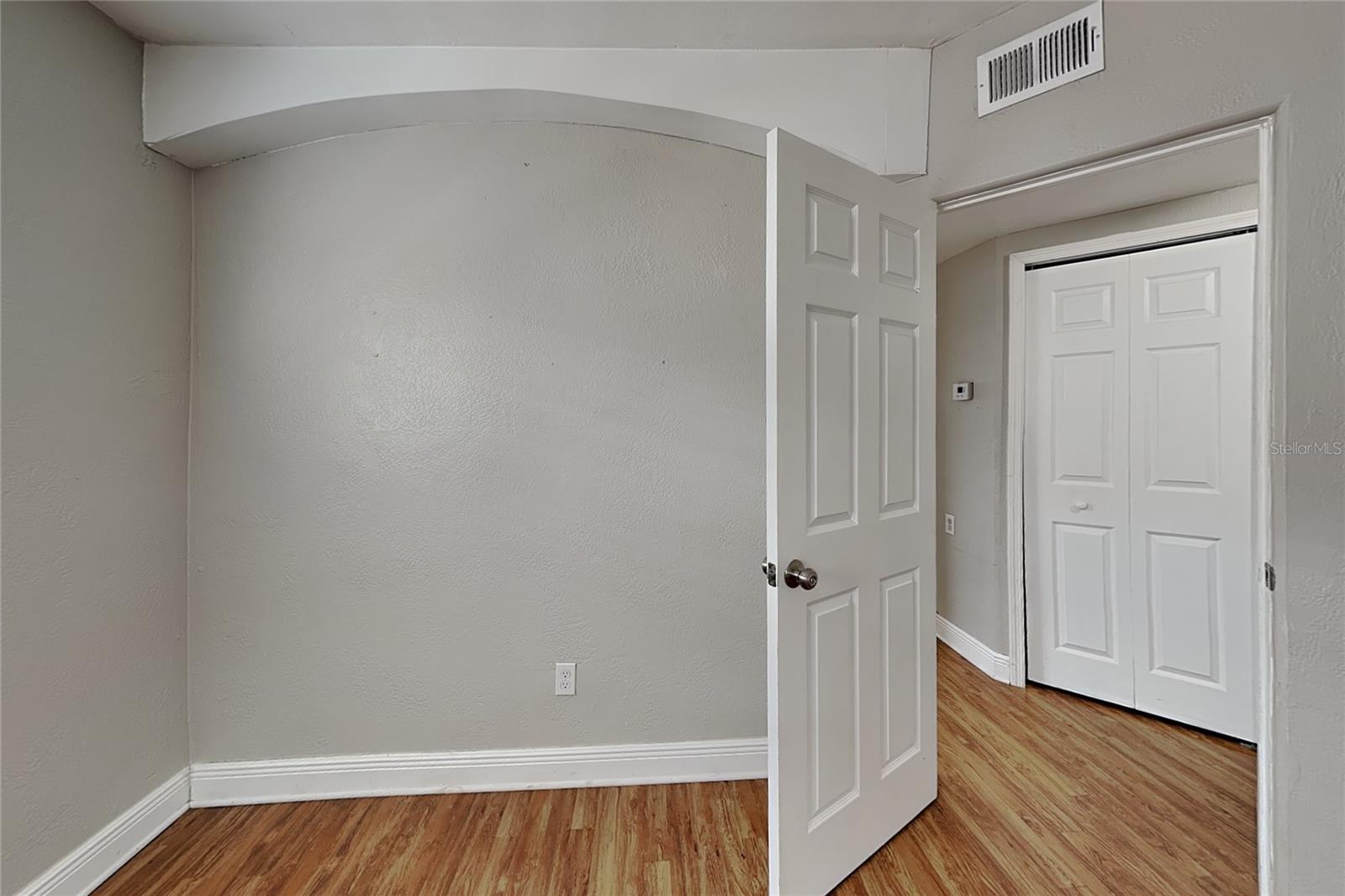 313 S Lawsona Blvd Property Photo 8
