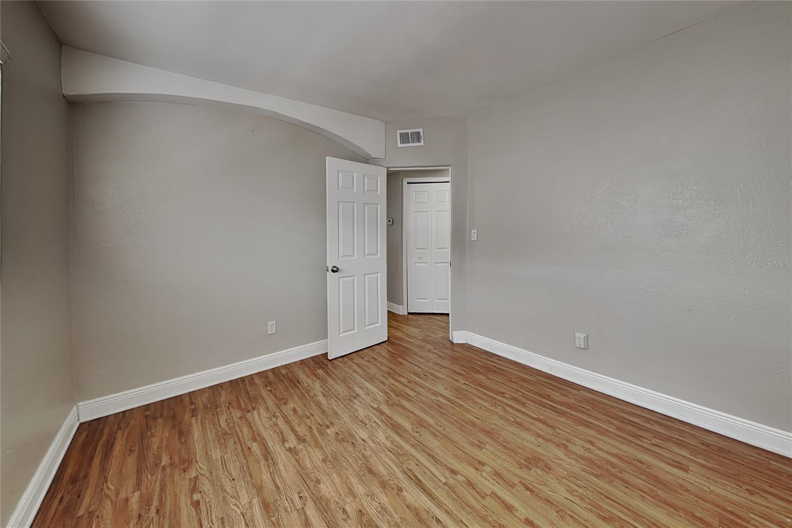 313 S Lawsona Blvd Property Photo 9