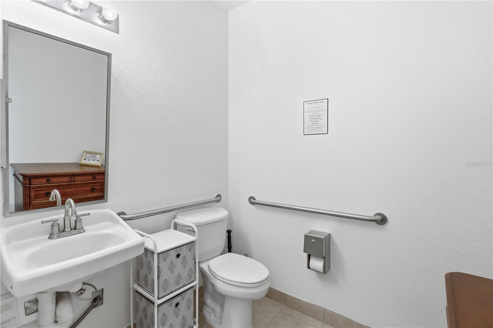 4009 W 1st St Property Photo 28