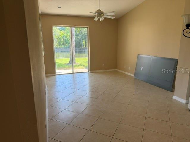 472 Harbor Winds Ct Property Photo 4