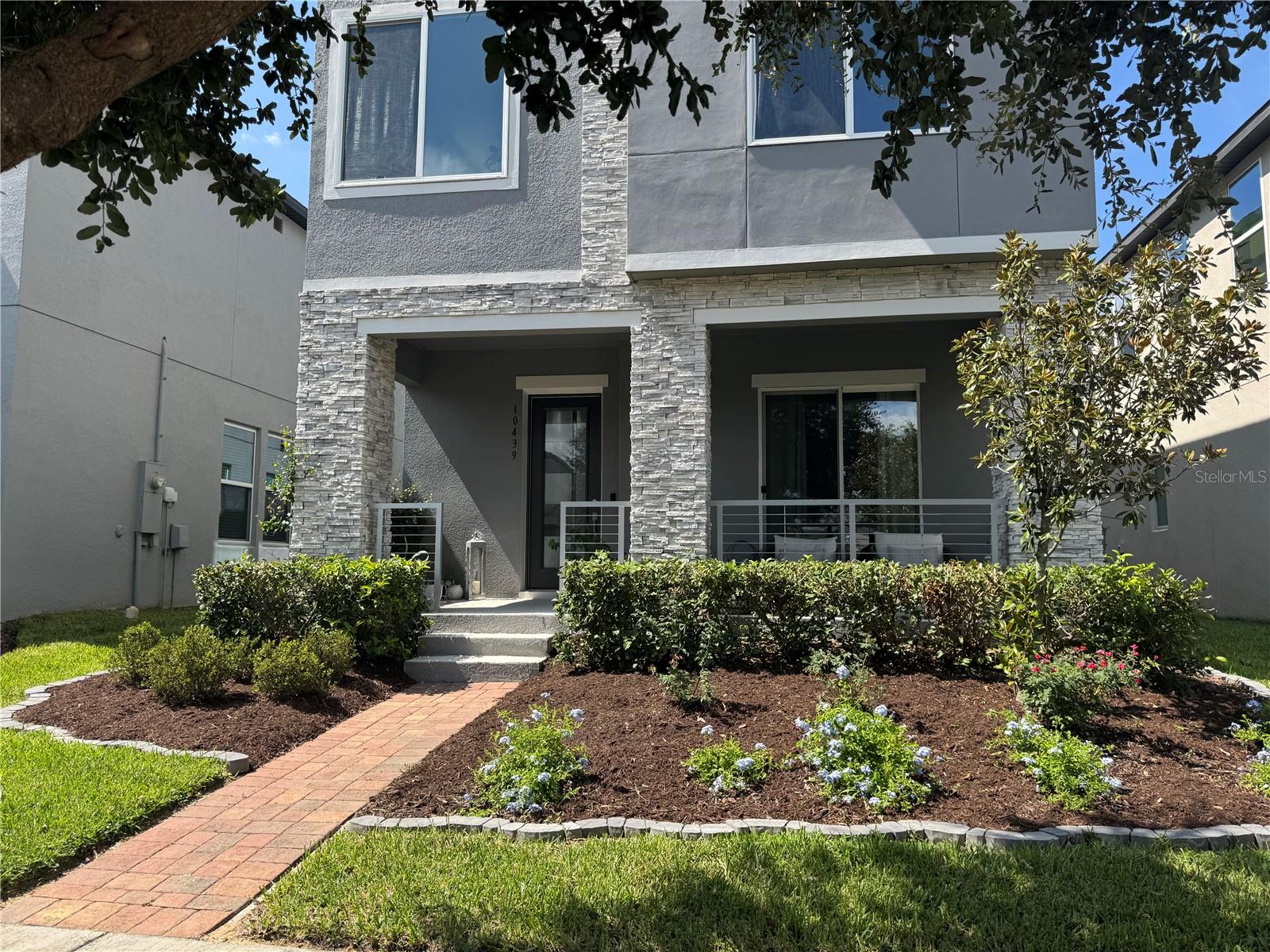 10439 Austrina Oak Loop Property Photo 2