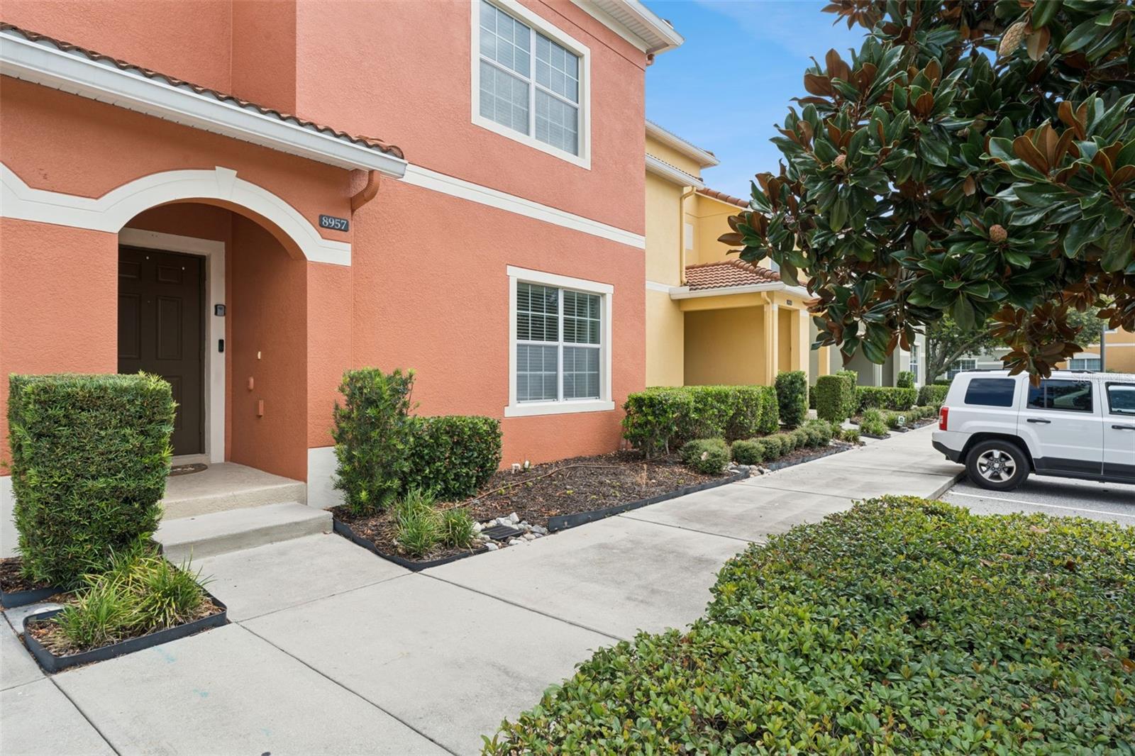 8957 Cat Palm Rd Property Photo 2