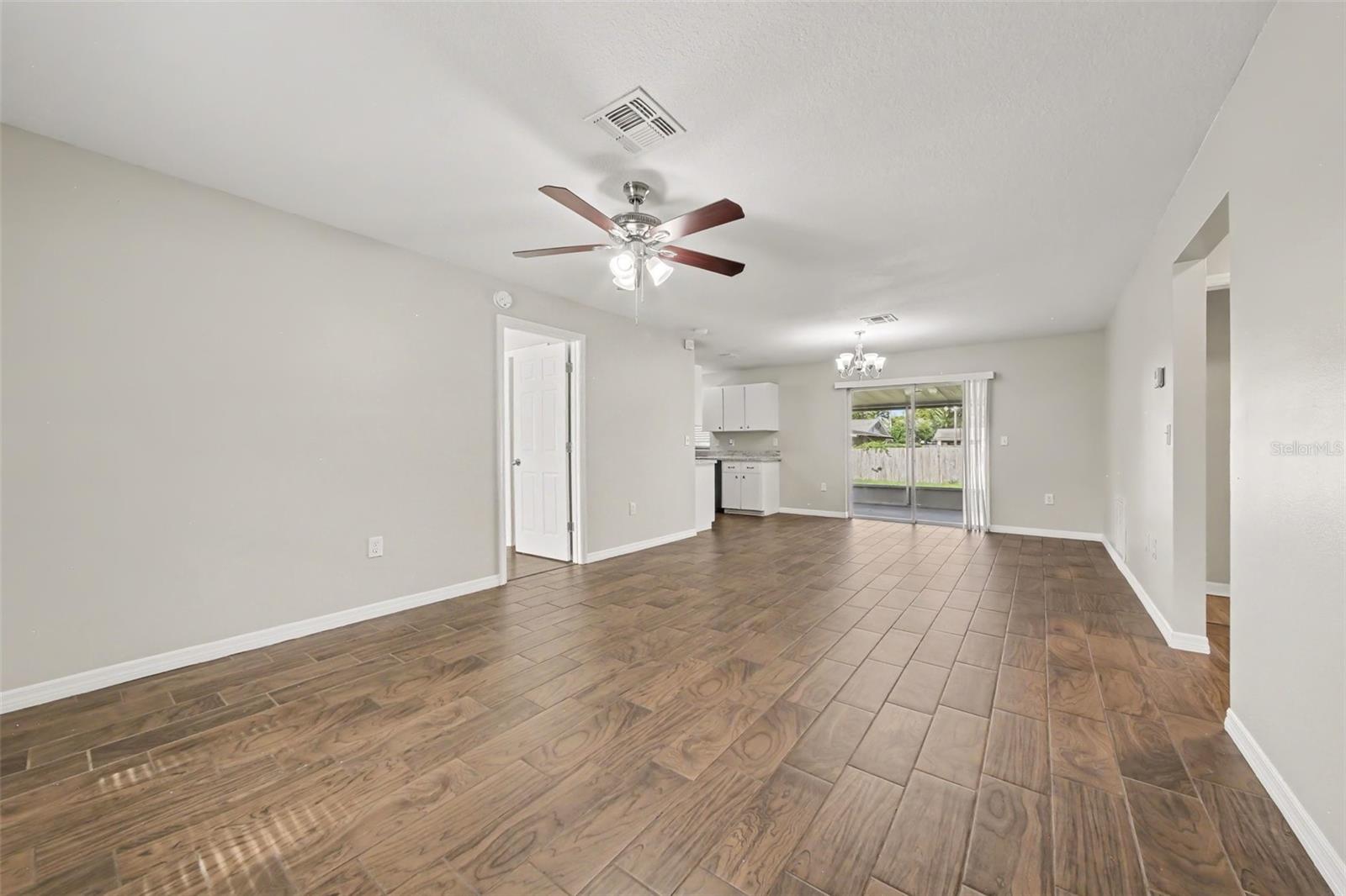 450 Park Glen Dr Property Photo 3