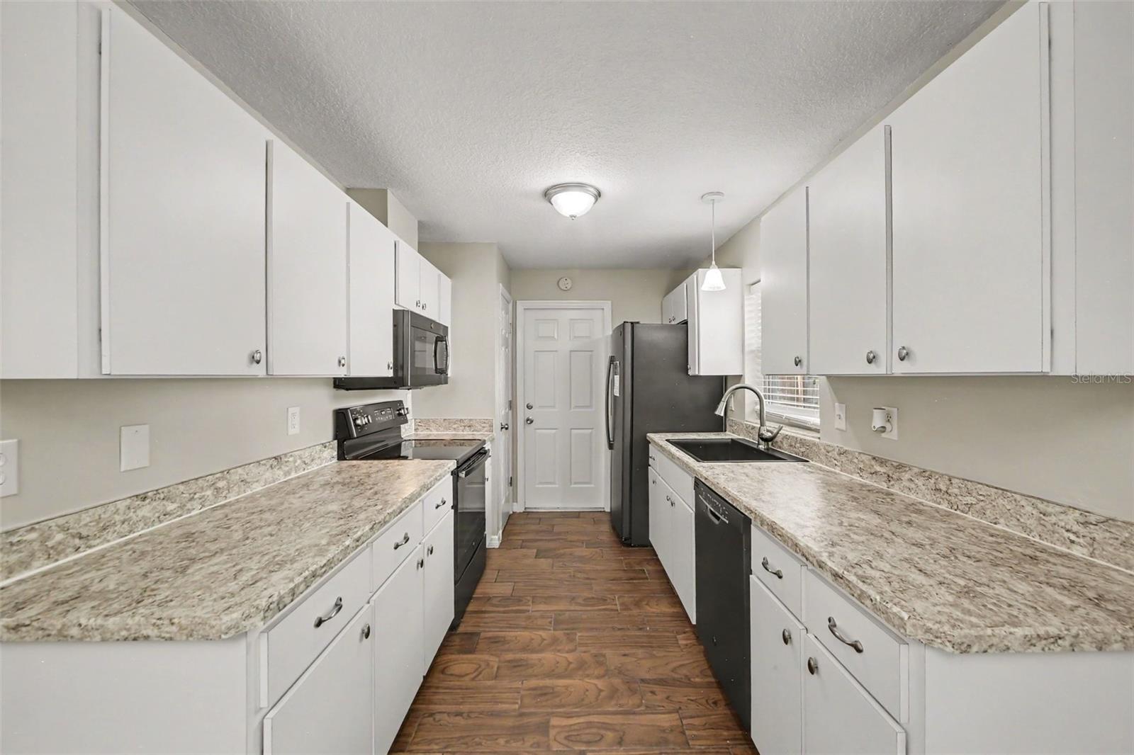 450 Park Glen Dr Property Photo 5