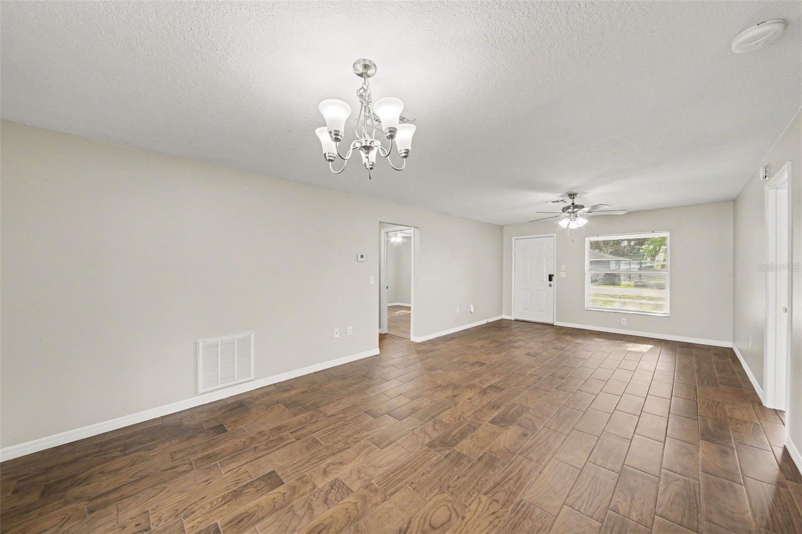450 Park Glen Dr Property Photo 6