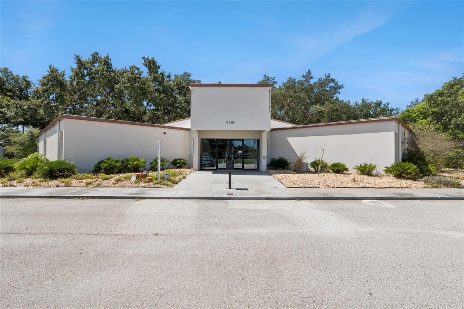 9300 UNIVERSITY BLVD Property Photo 1