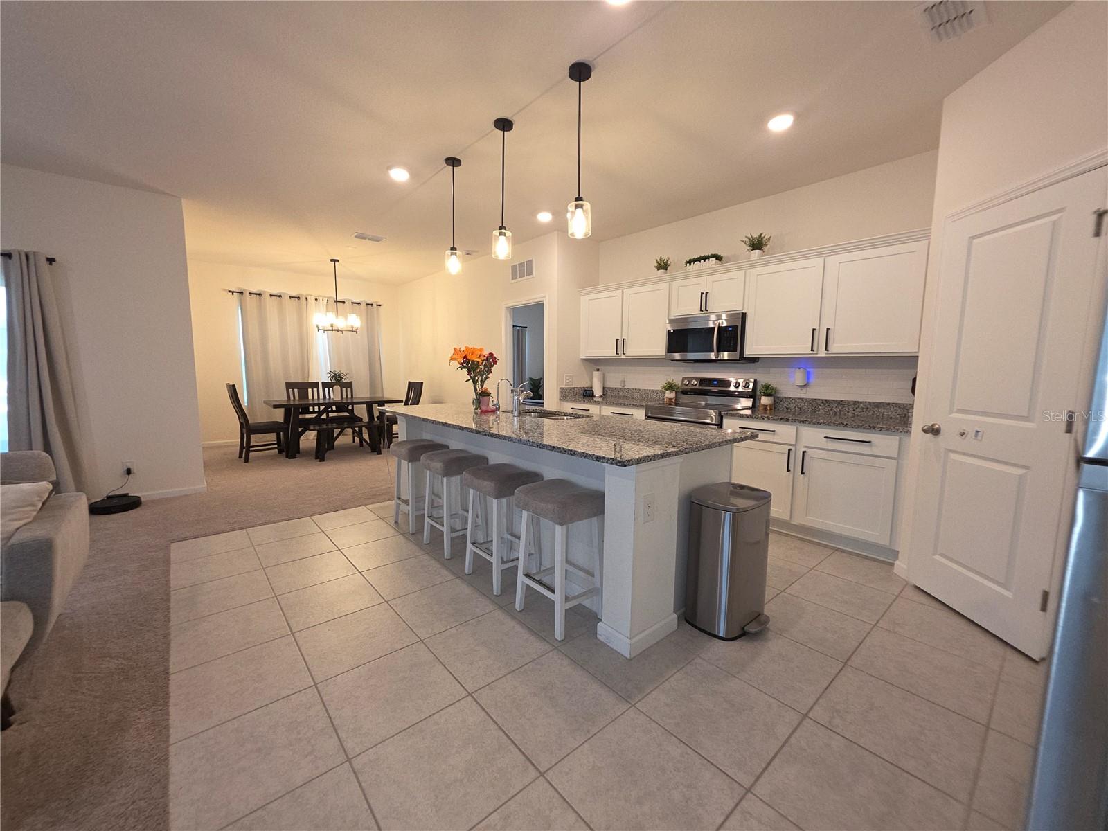 1569 Effra Way Property Photo 4