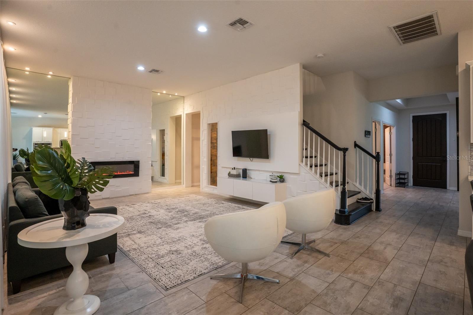 O6428391 Property Photo 6