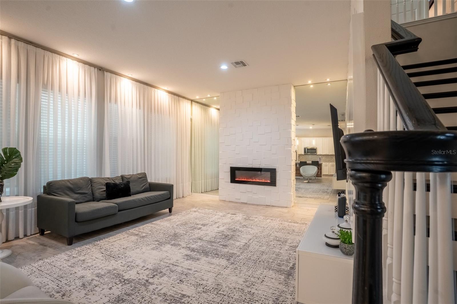 O6428391 Property Photo 8